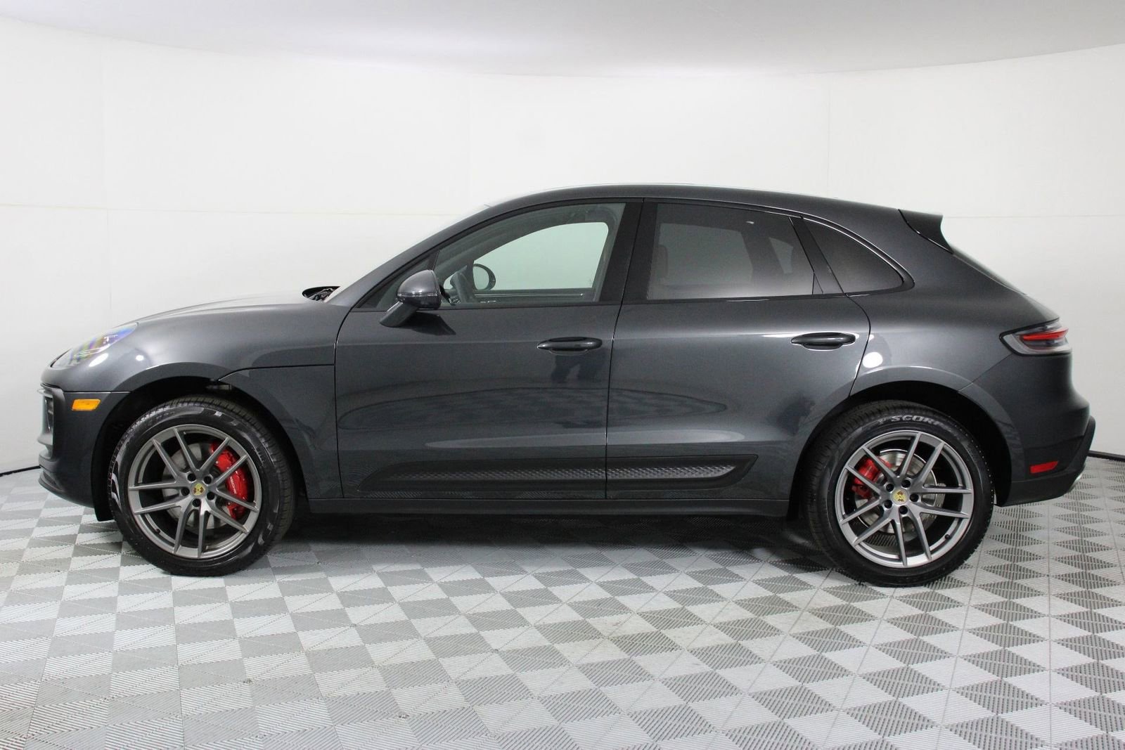 Certified 2025 Porsche Macan S image 2