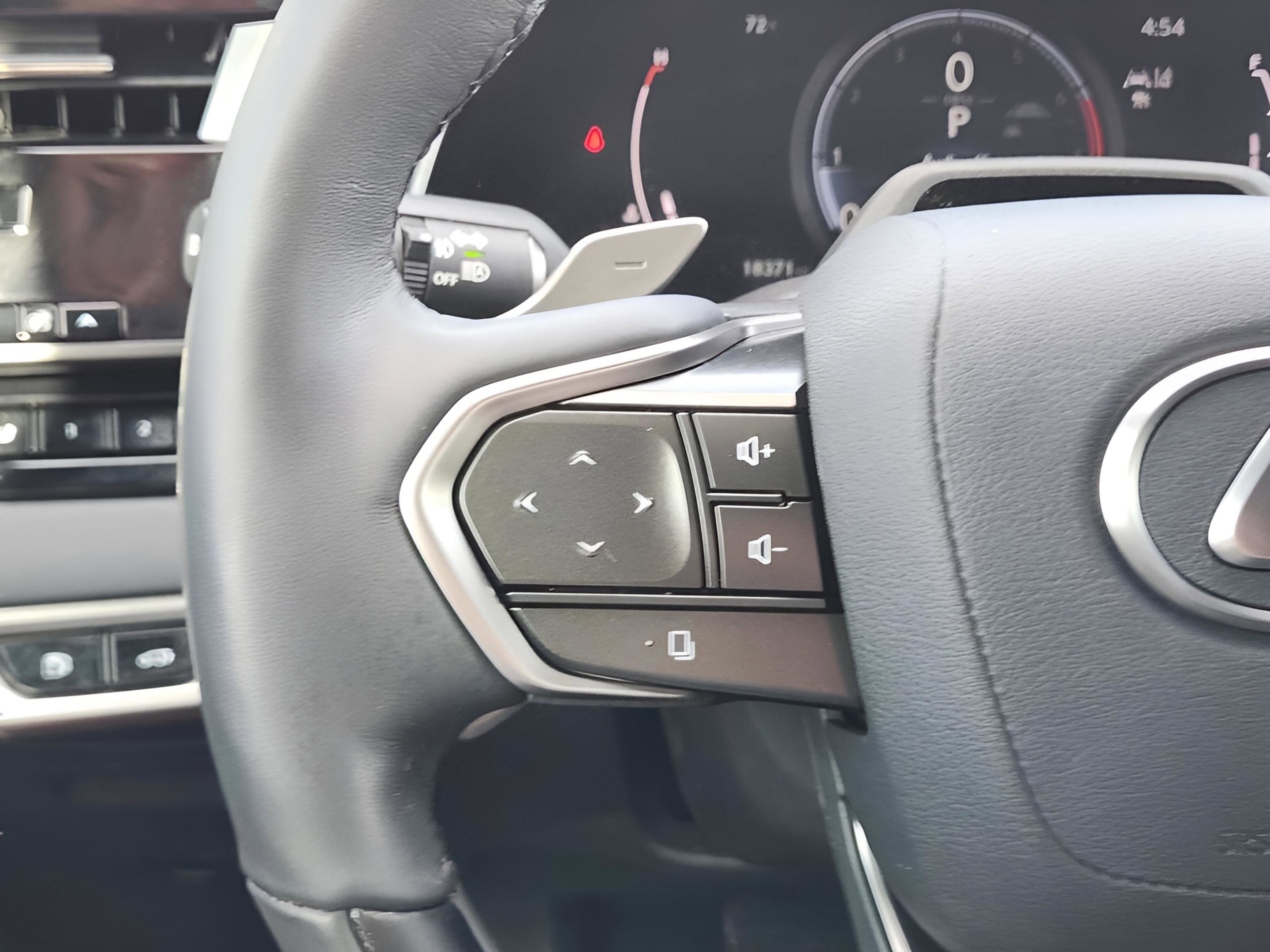 Used 2024 Lexus RX 350 FWD w/ Convenience Package image 25