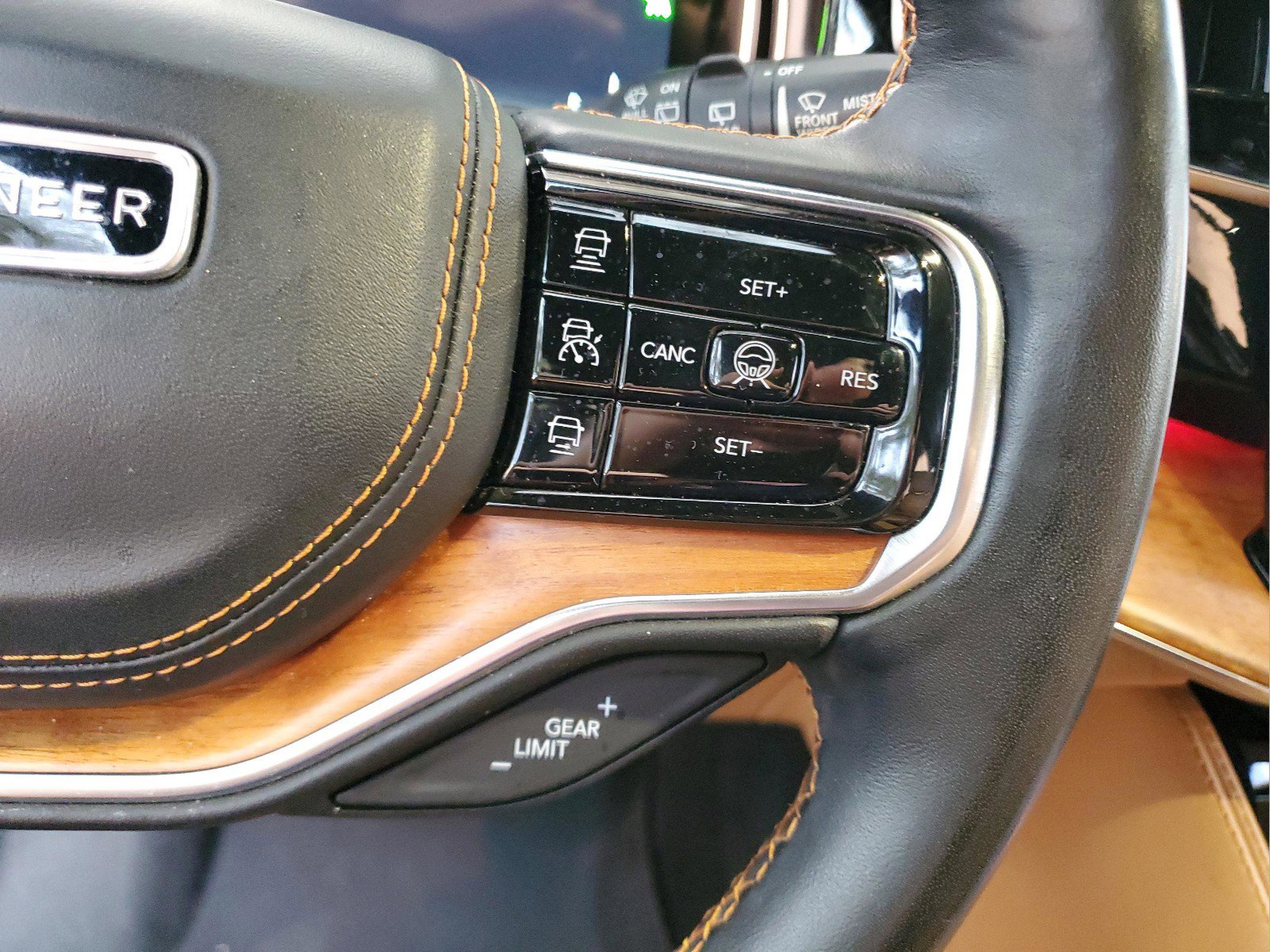 Certified 2022 Jeep Grand Wagoneer Series III w/ Rear Seat Video Group 1 image 25