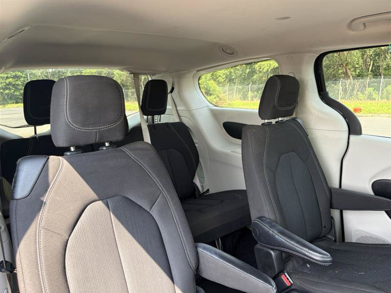Used 2023 Chrysler Voyager LX FWD image 11