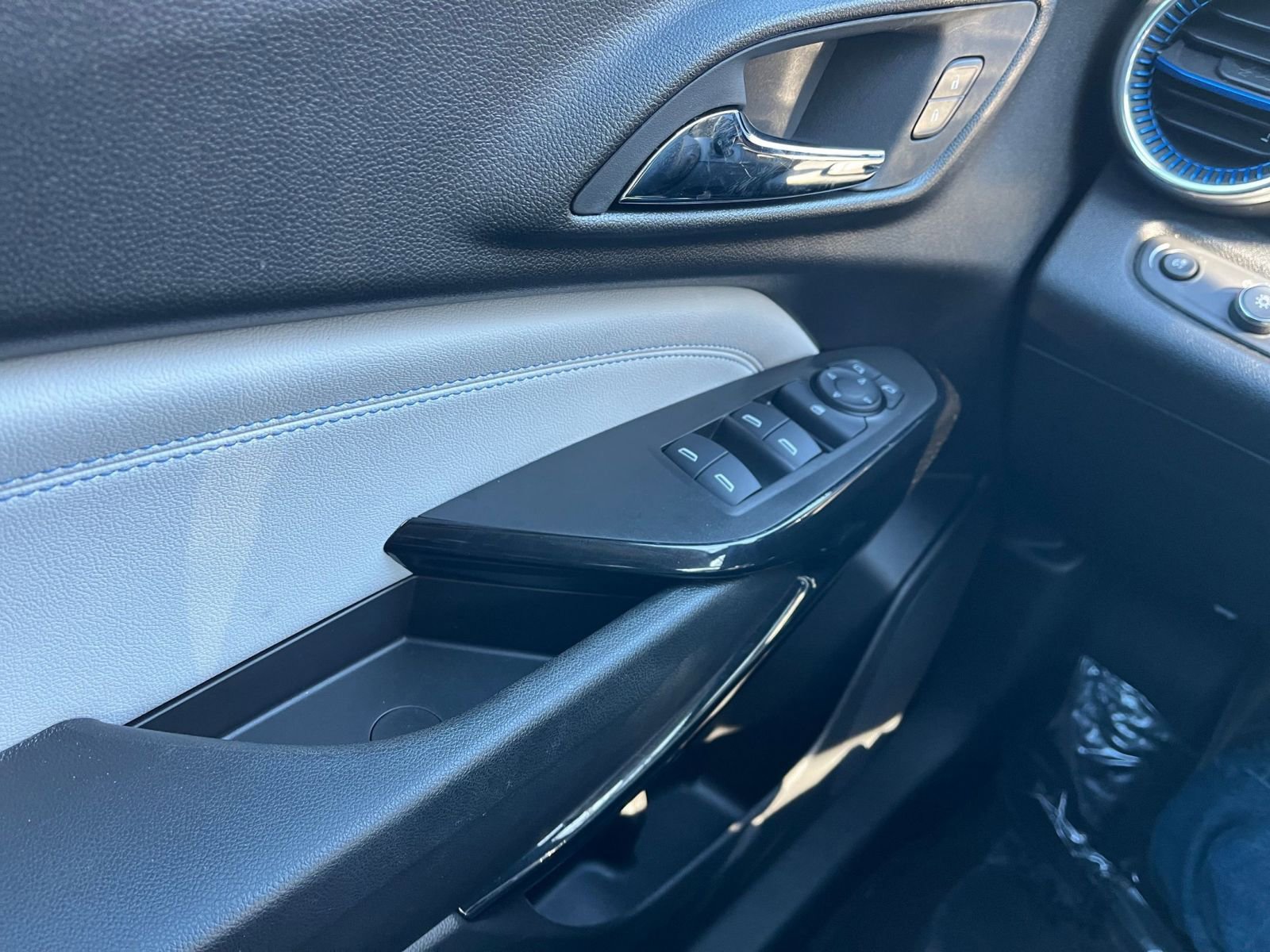 Used 2025 Chevrolet Trax LT w/ LT Convenience Package image 20