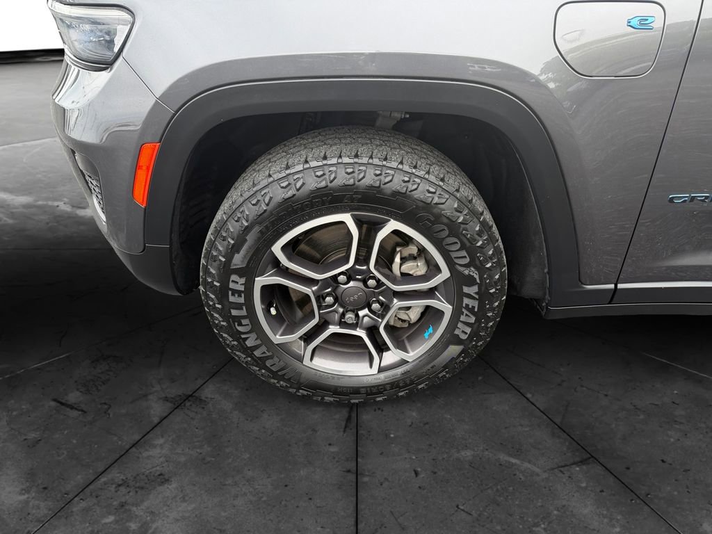 Used 2023 Jeep Grand Cherokee Trailhawk w/ Luxury Tech Group III AWD/4WD image 14