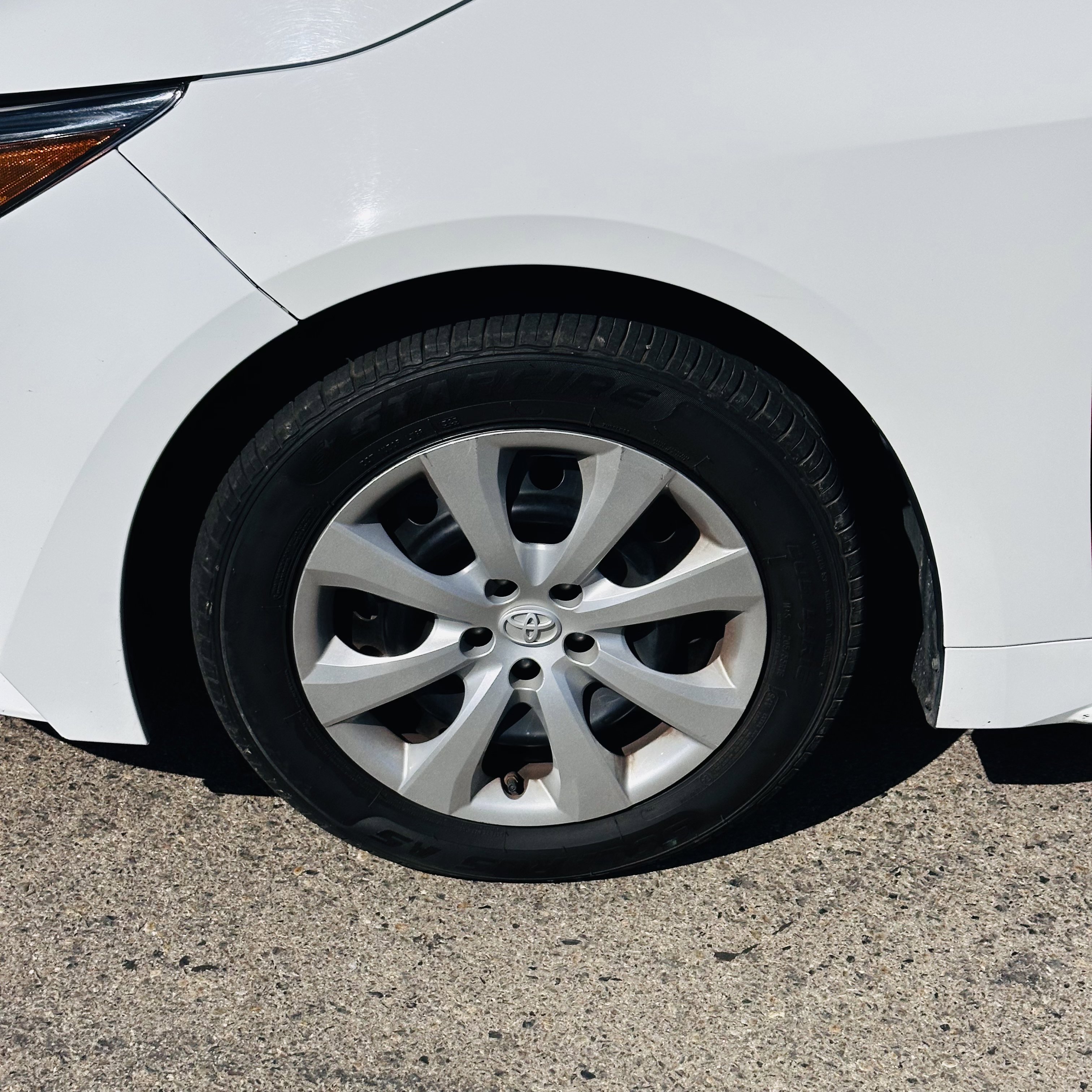 Used 2022 Toyota Corolla LE image 13