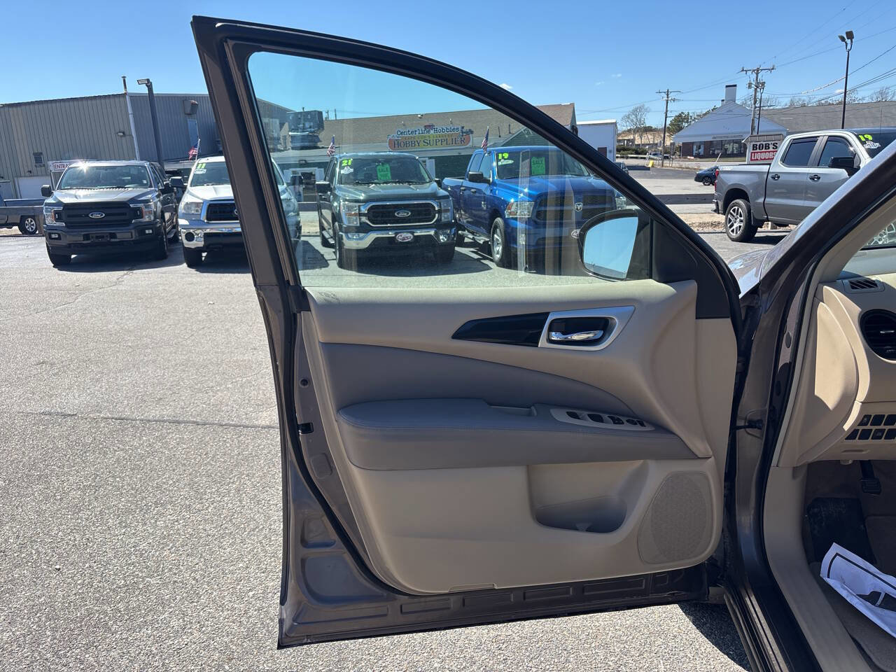 Used 2013 Nissan Pathfinder S AWD/4WD image 16