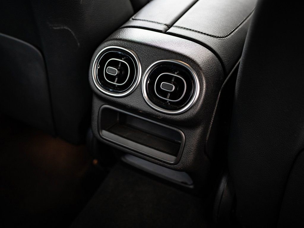 Used 2024 Mercedes-Benz GLC 300 4MATIC w/ AMG Line image 37