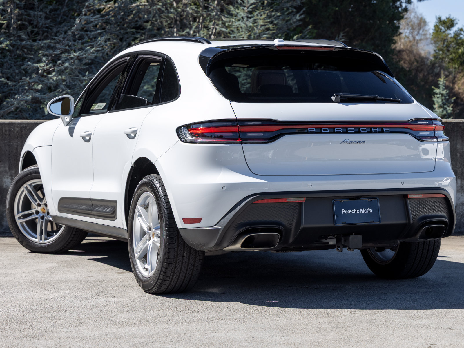 Certified 2026 Porsche Macan AWD/4WD image 3