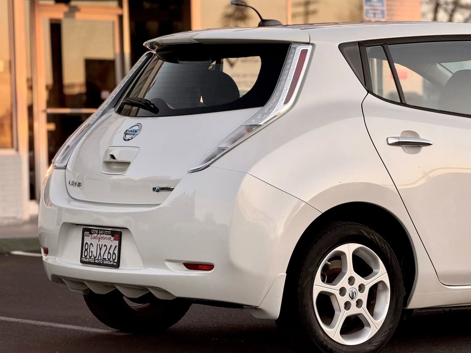 Used 2014 Nissan Leaf SV image 8