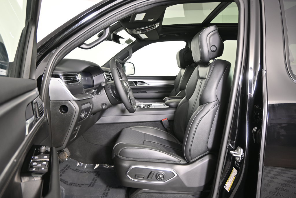 New 2026 Jeep Grand Wagoneer L Limited AWD/4WD image 22