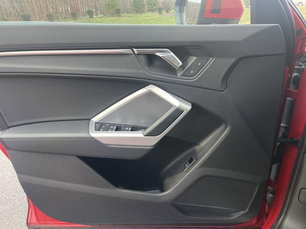 Used 2025 Audi Q3 2.0T Premium image 33