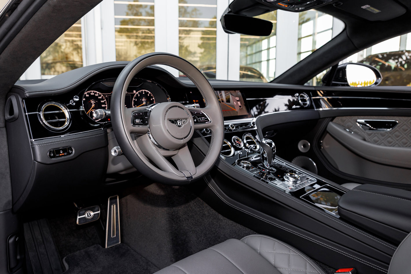 Used 2023 Bentley Continental GT Azure image 18