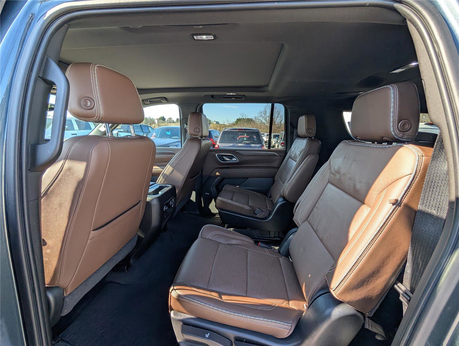 Used 2021 Chevrolet Suburban High Country w/ Premium Package image 16