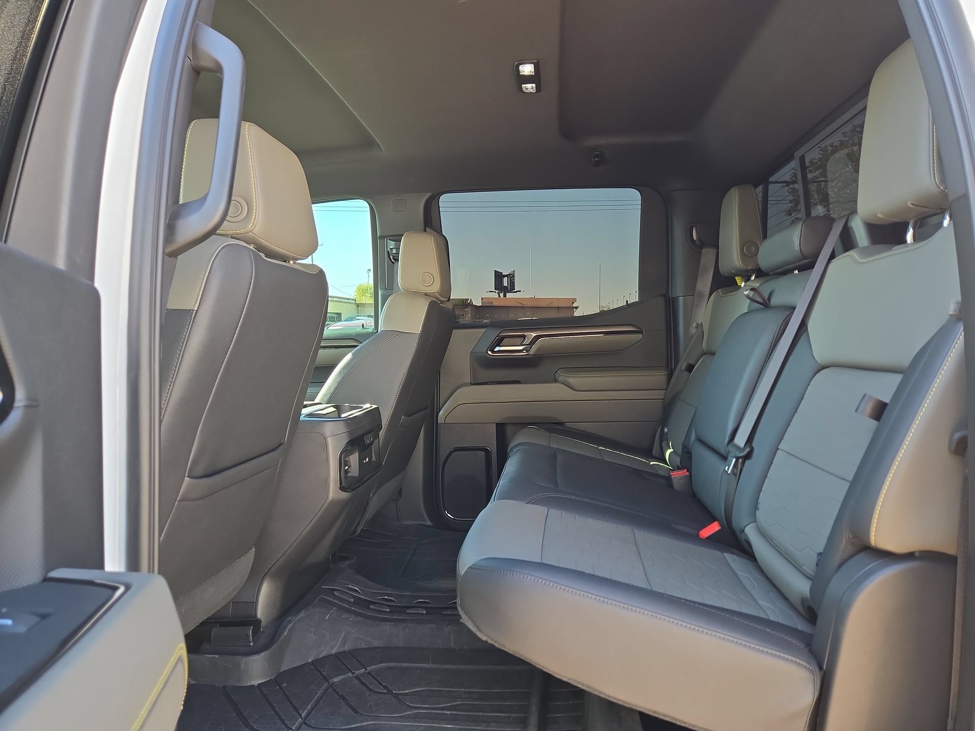 Used 2024 Chevrolet Silverado 1500 ZR2 w/ Technology Package AWD/4WD image 13