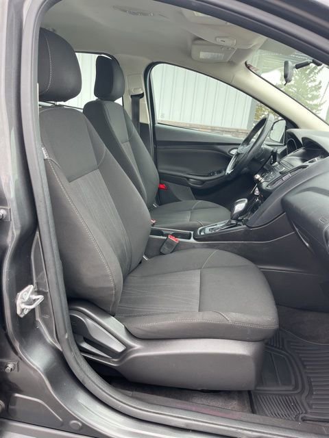 Used 2018 Ford Focus SE w/ SE Appearance Package FWD image 36
