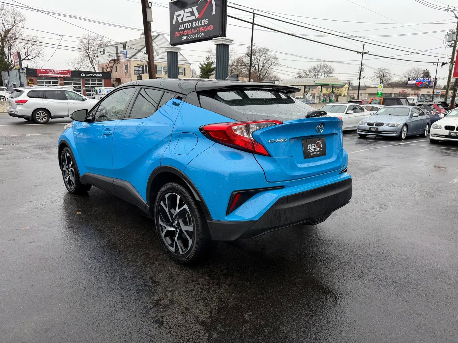 Used 2019 Toyota C-HR XLE image 5