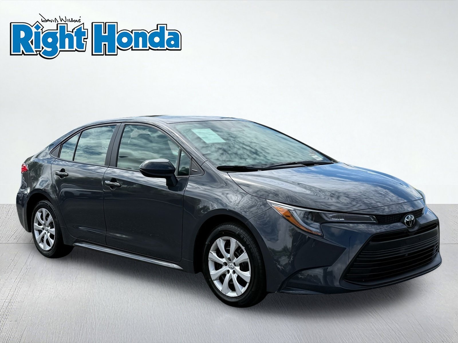 Used 2025 Toyota Corolla LE FWD image 10