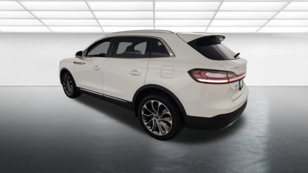 Used 2022 Lincoln Nautilus Reserve image 6