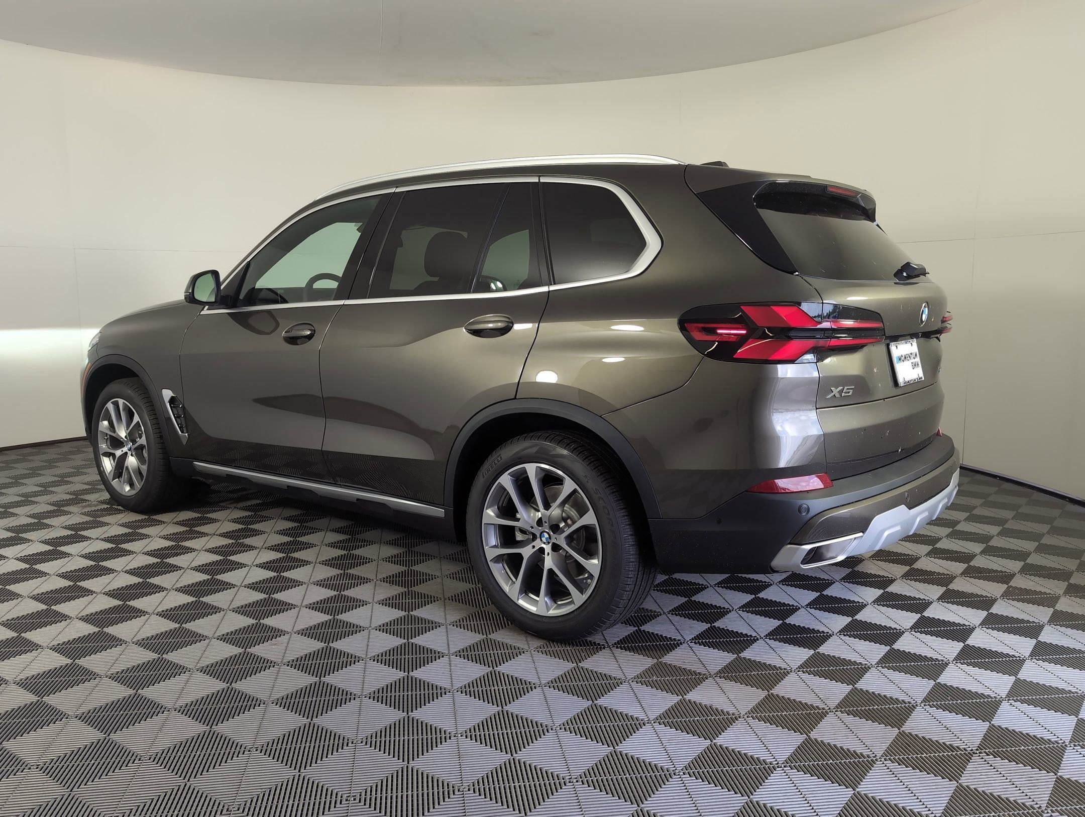 Used 2026 BMW X5 sDrive40i w/ Premium Package image 3
