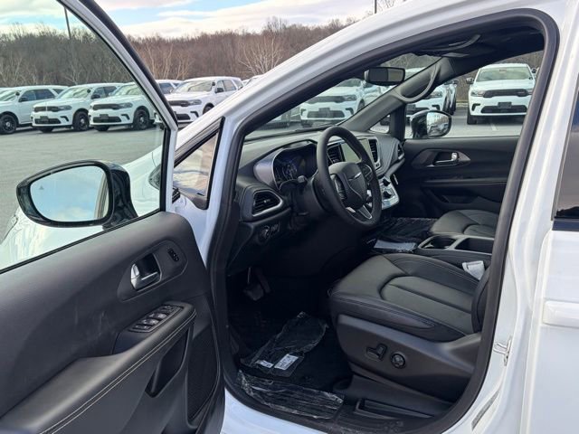 New 2026 Chrysler Pacifica Select image 15