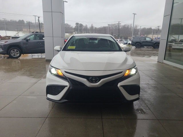 Used 2024 Toyota Camry SE image 2