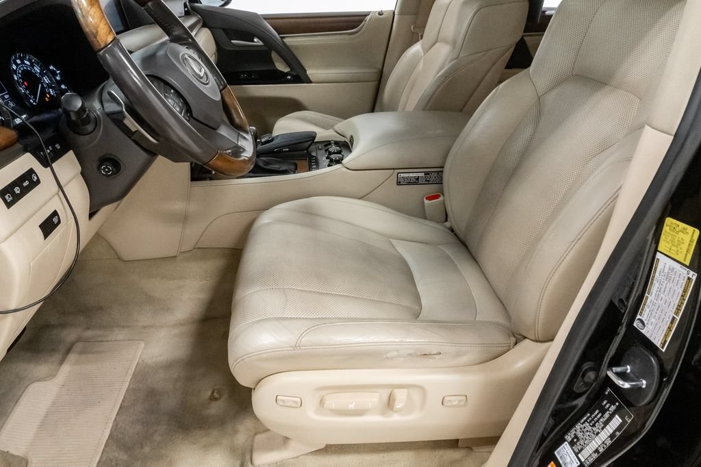 Used 2017 Lexus LX 570 4WD w/ Luxury Package image 11