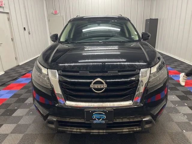 Used 2025 Nissan Pathfinder SV image 7