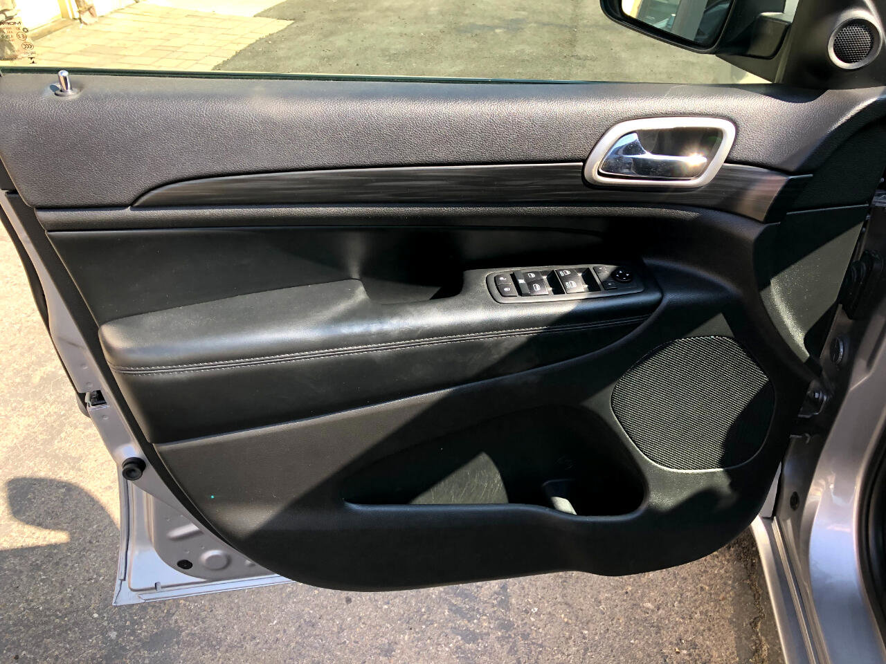 Used 2020 Jeep Grand Cherokee Altitude image 10