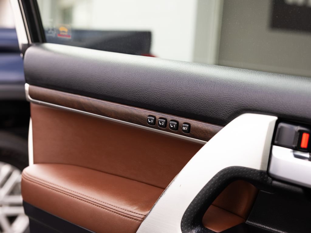 Used 2016 Toyota Land Cruiser AWD/4WD image 28