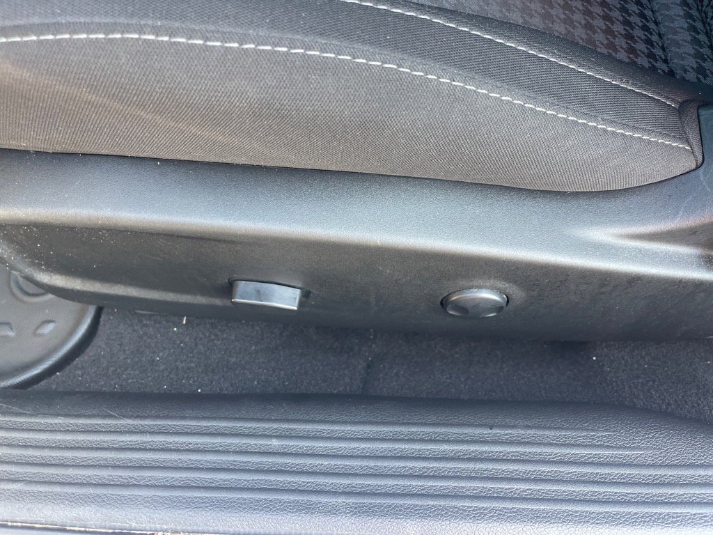 Used 2023 Dodge Challenger R/T image 9