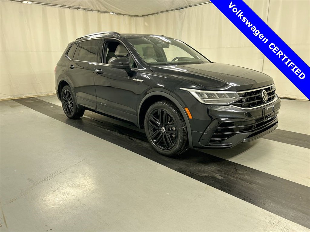 Certified 2022 Volkswagen Tiguan SE R-Line image 1