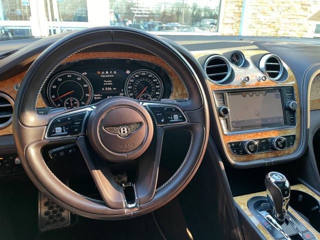 Used 2018 Bentley Bentayga Onyx Edition AWD/4WD image 22