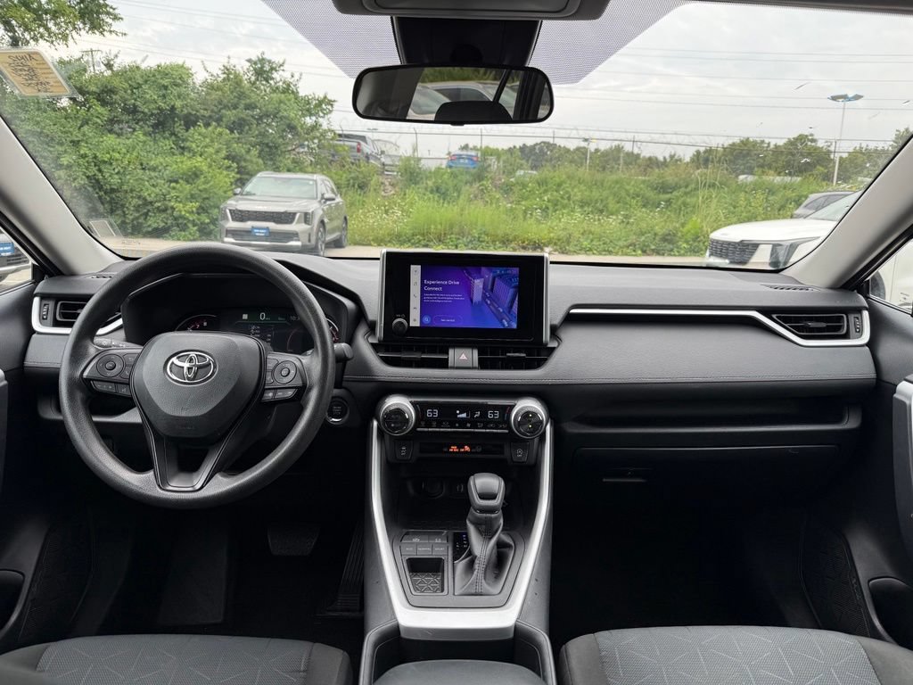 Used 2025 Toyota RAV4 XLE FWD image 23