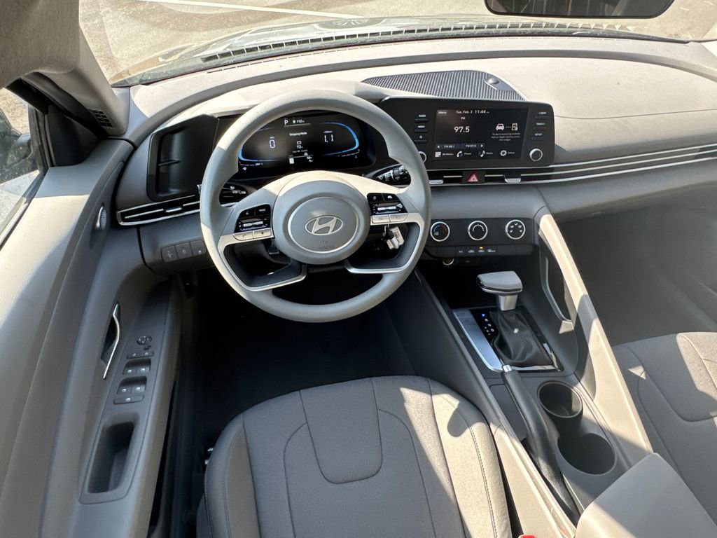 New 2026 Hyundai Elantra SE image 13