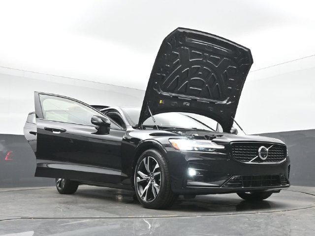 Used 2025 Volvo S60 B5 Plus AWD/4WD image 53