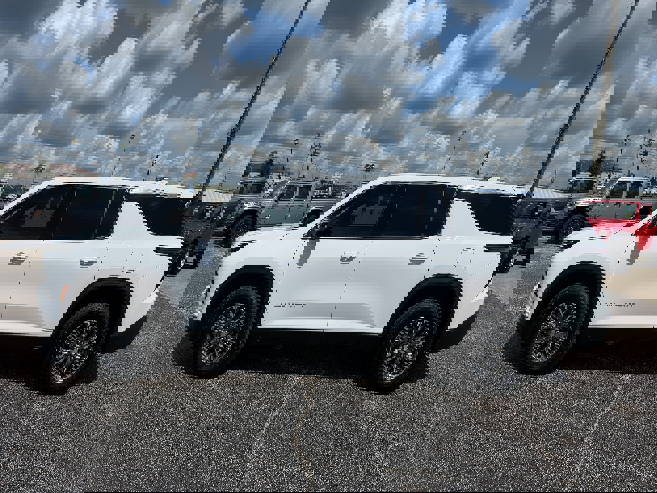 Used 2024 Chevrolet Traverse LS image 8