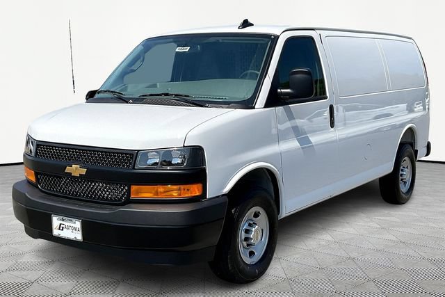 New 2025 Chevrolet Express 3500 w/ Driver Convenience Package RWD video 3