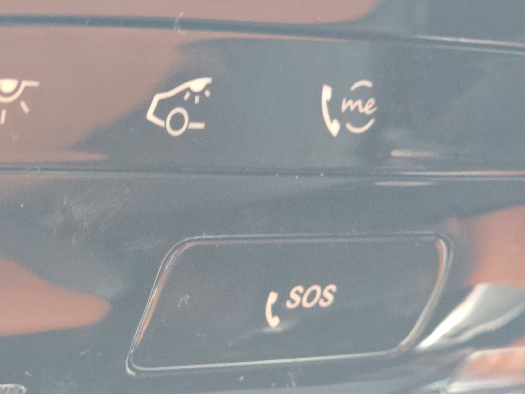 Used 2025 Mercedes-Benz GLC 350e 4MATIC image 9