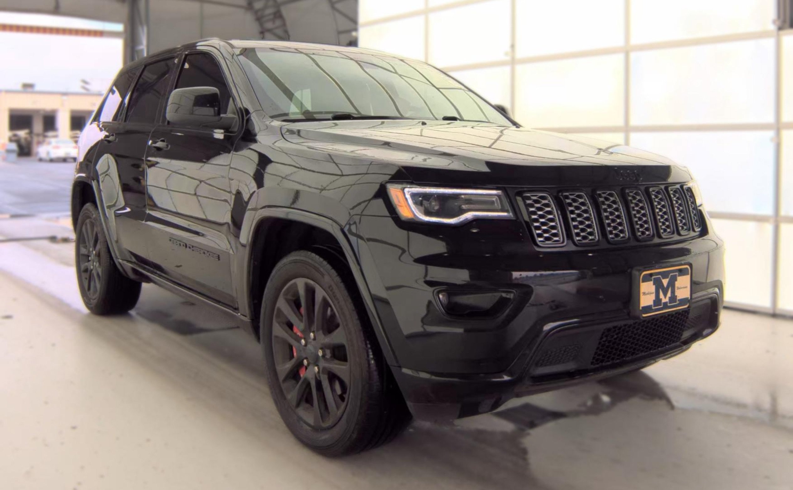 Used 2020 Jeep Grand Cherokee Altitude AWD/4WD image 3
