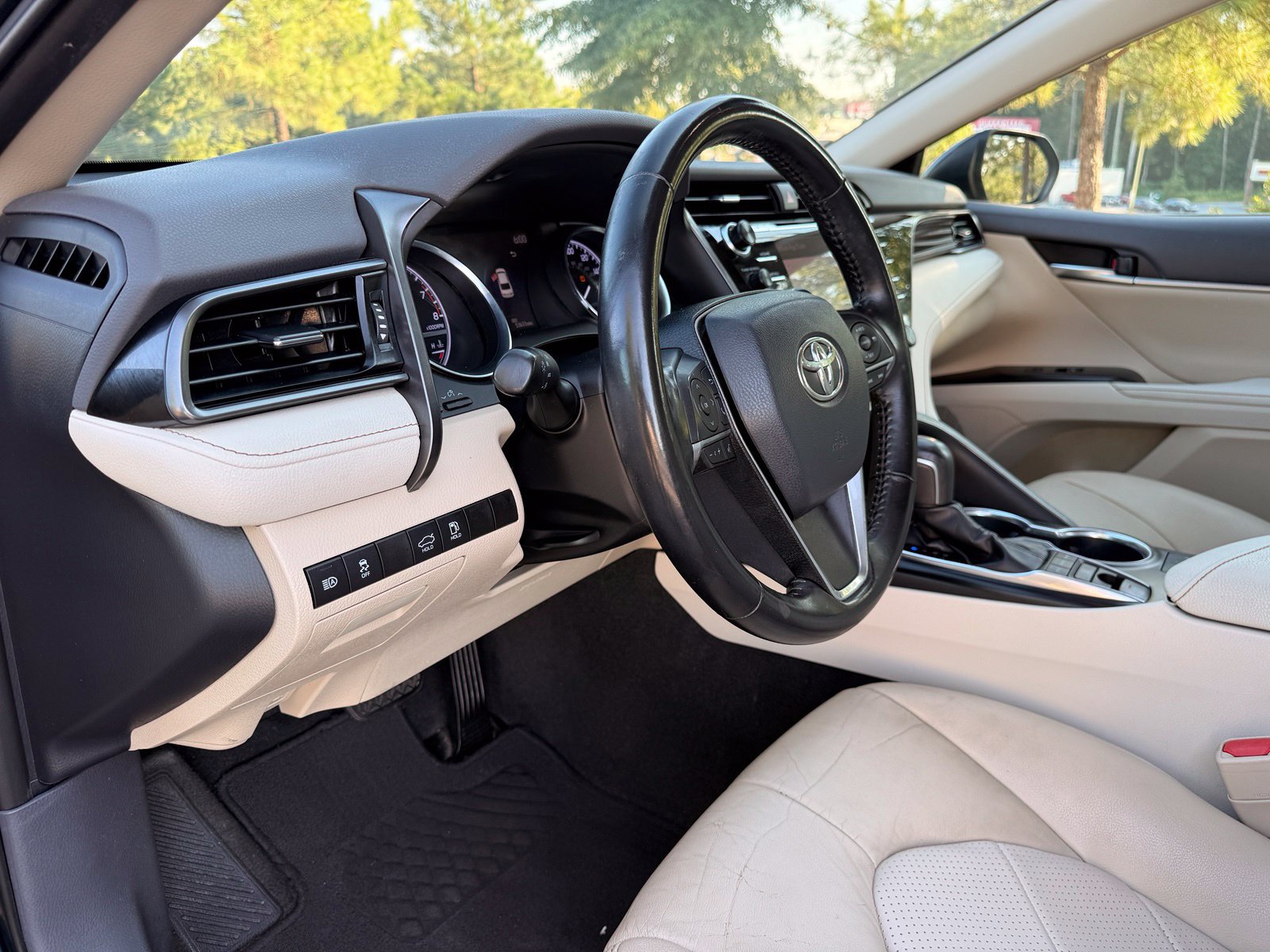 Used 2019 Toyota Camry XLE w/ Carpet Mat Package FWD image 22