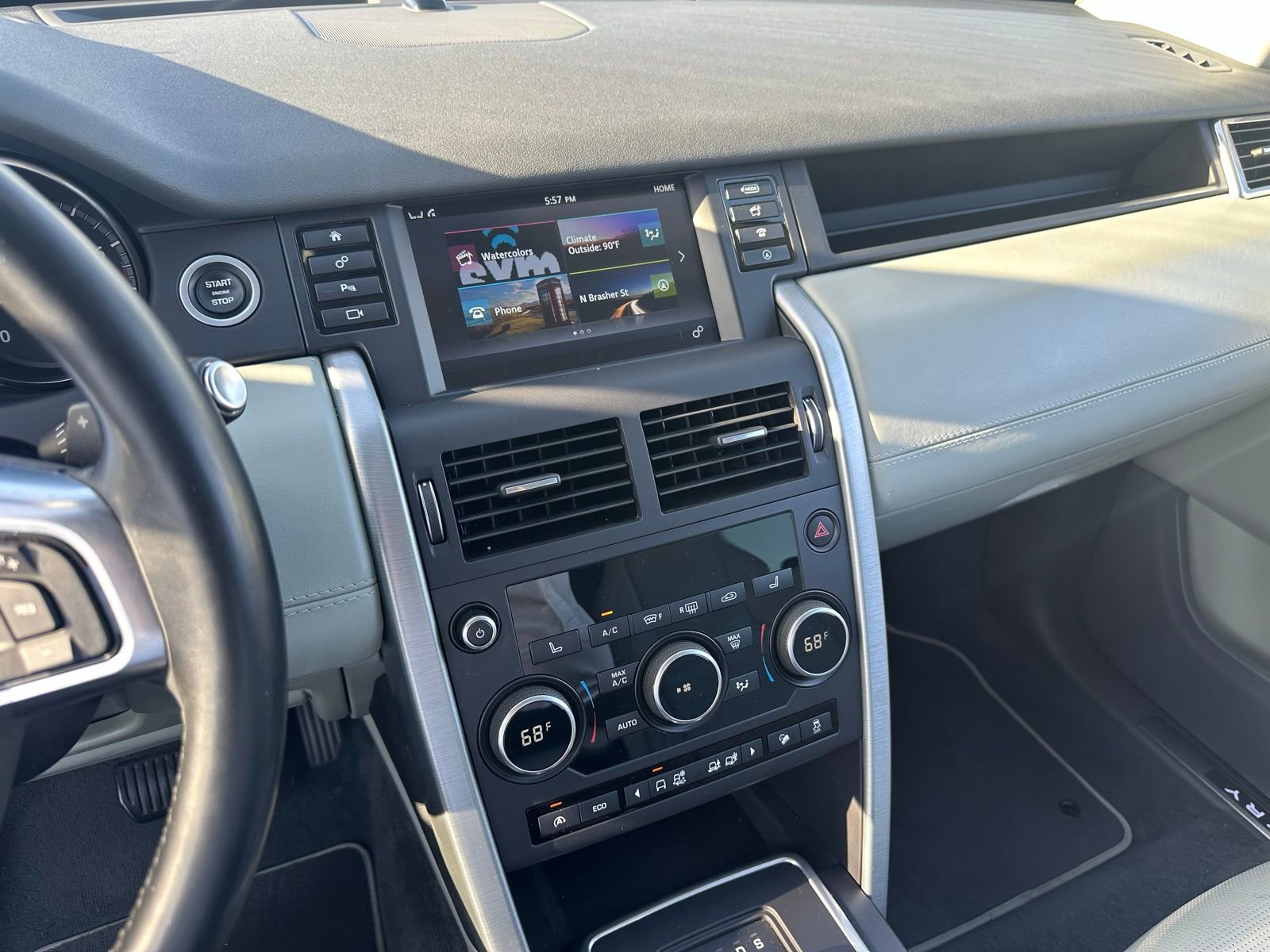 Used 2017 Land Rover Discovery Sport HSE Luxury image 4