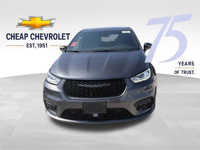 Used 2022 Chrysler Pacifica Touring-L w/ Uconnect Theater Family Group FWD image 2