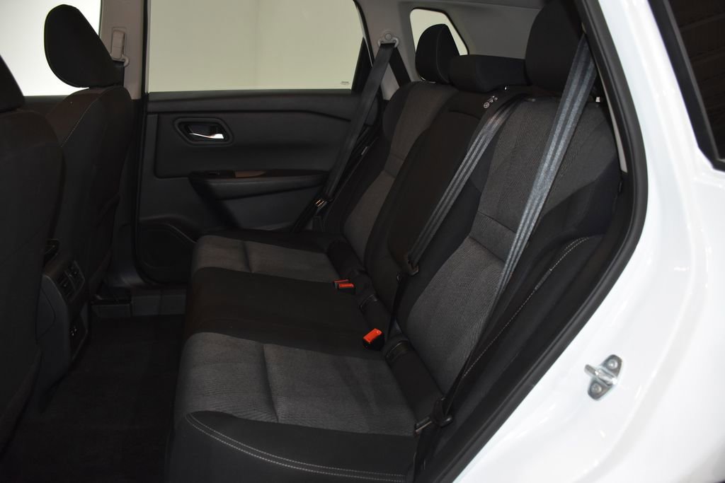 Used 2024 Nissan Rogue SV image 28