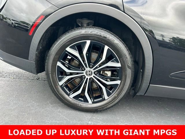 Used 2023 Toyota Crown XLE image 7