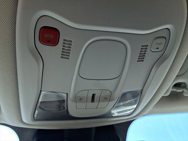 Certified 2023 Jeep Renegade Latitude AWD/4WD image 32