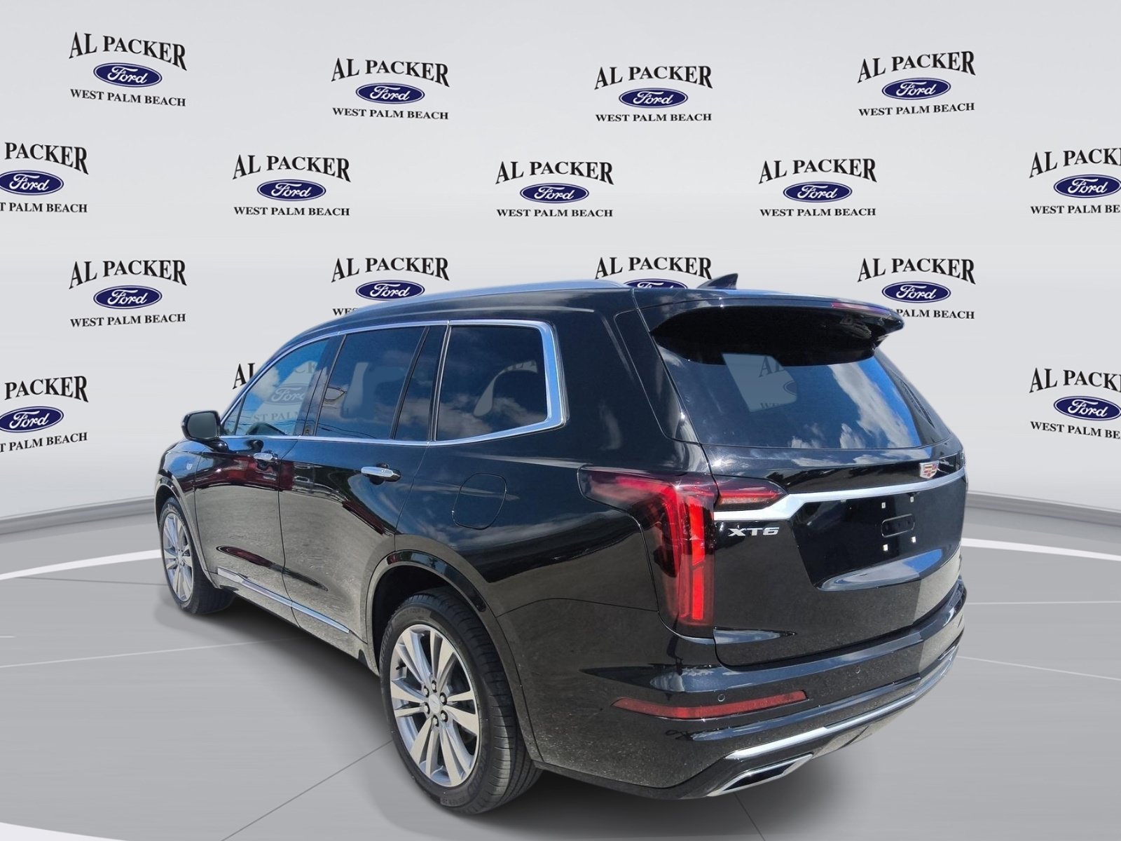 Used 2023 Cadillac XT6 Premium Luxury w/ Technology Package FWD image 3