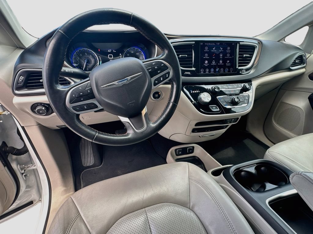 Used 2019 Chrysler Pacifica Touring-L Plus w/ Advanced Safetytec Group FWD image 10