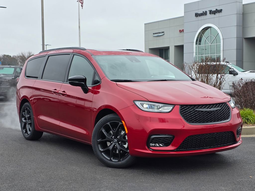 New 2026 Chrysler Pacifica Limited w/ S Appearance Package