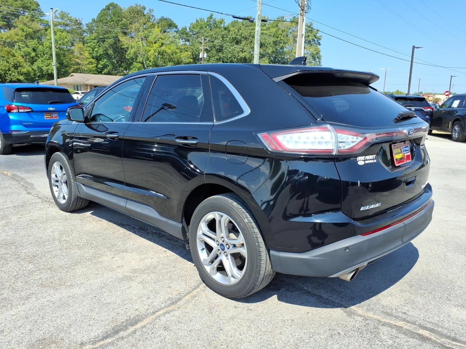Used 2017 Ford Edge Titanium w/ Equipment Group 301A FWD image 3