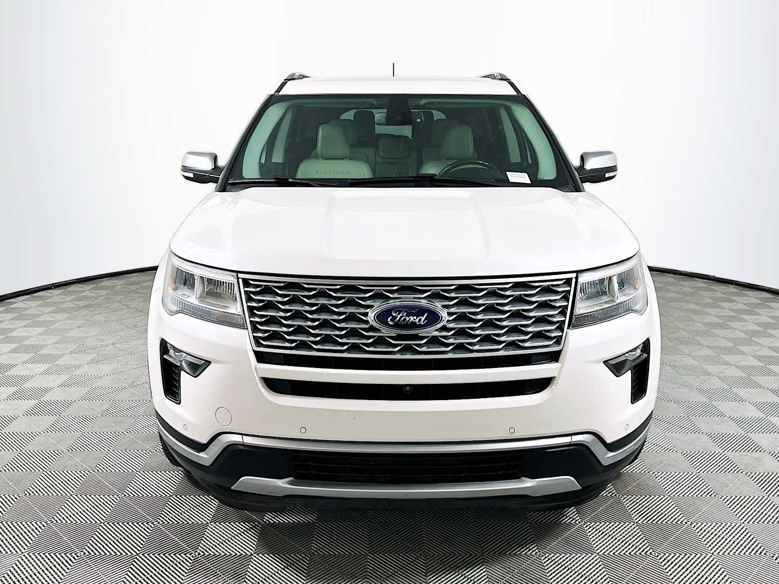 Used 2018 Ford Explorer Platinum AWD/4WD image 2