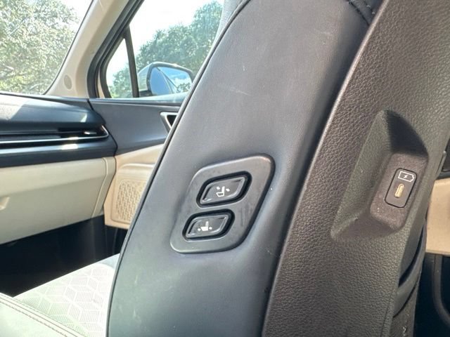 Used 2025 Kia Carnival EX FWD image 13