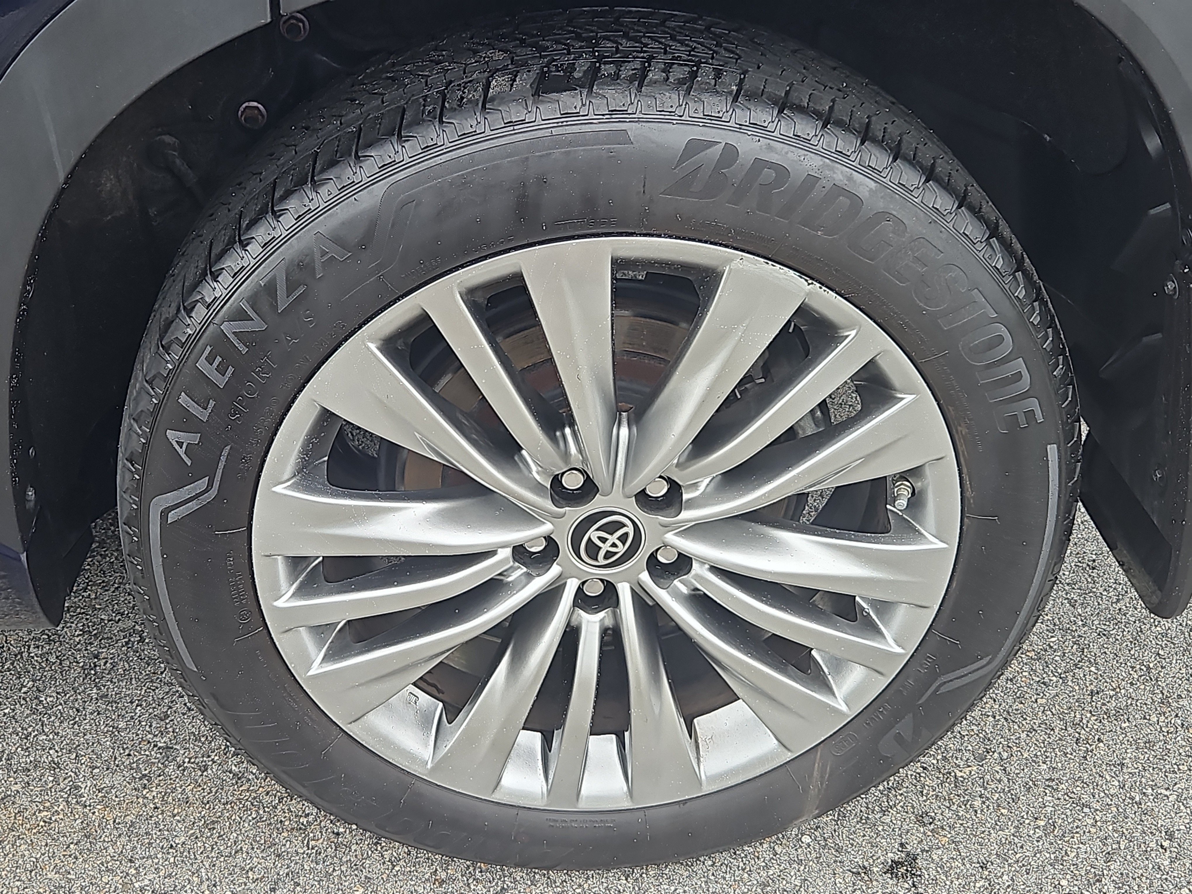 Used 2023 Toyota Highlander Platinum AWD/4WD image 30